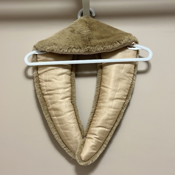 Aritzia Auxiliary Faux Fur Neck Warmer - Picture 3 of 4